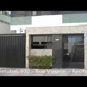 https://lindo-flat-1-qto-quadra-do-mar-c-garagem.hotels-in-recife.com